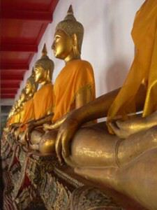 temple-bangkok-many
